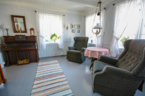 Nostalgiske Halsebøstua